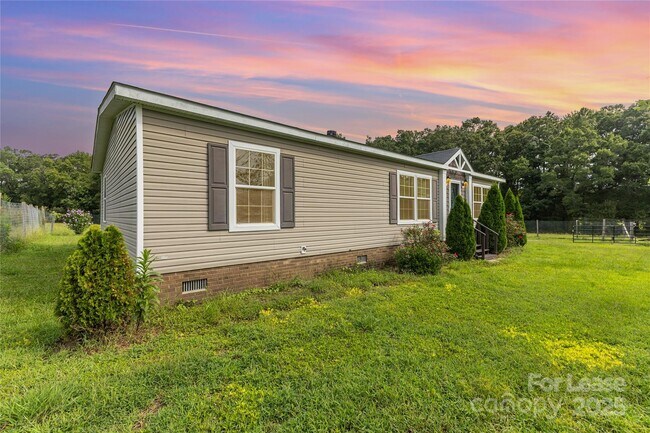 Foto del edificio - 5001 Friendly Baptist Church Rd