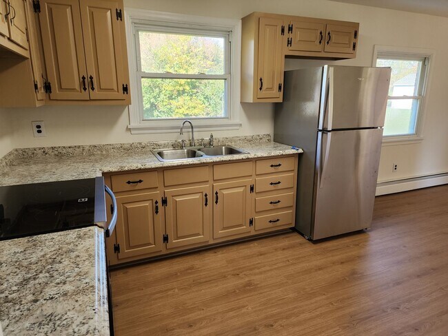 Foto del edificio - **4706 Glenspring Road, Henrico, VA – Move-In Ready Brick Rancher!**