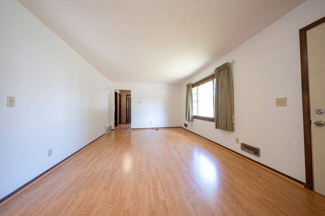 Building Photo - 14865 Damask Ave W