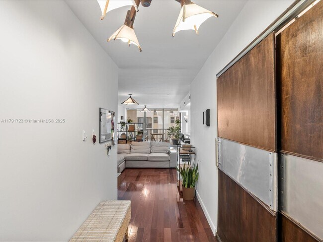 Foto del edificio - 2655 Collins Ave