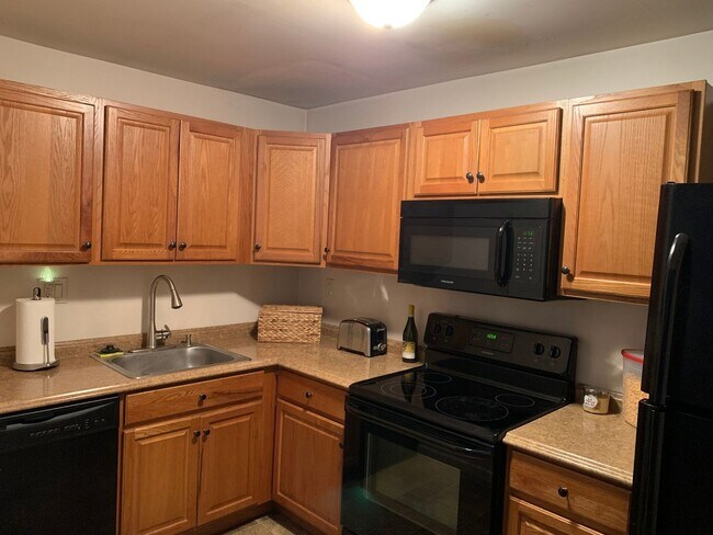 Foto del edificio - Charming 2BR Condo in Wallingford