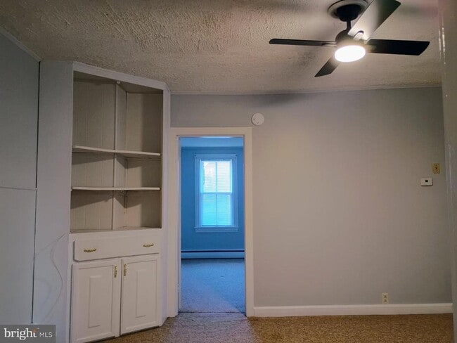 Building Photo - 19 W Locust St