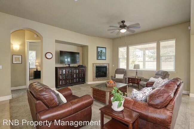 Foto del edificio - 3 br, 2 bath House - 2178 Fenceline Drive