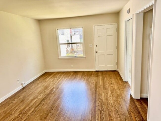 Building Photo - 124