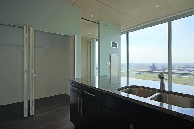 Building Photo - 1411 S Wabash Ave