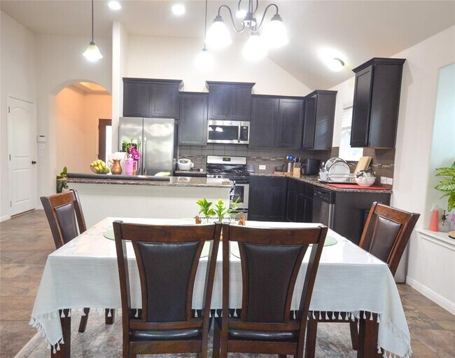 Building Photo - 5632 Sabbia Dr