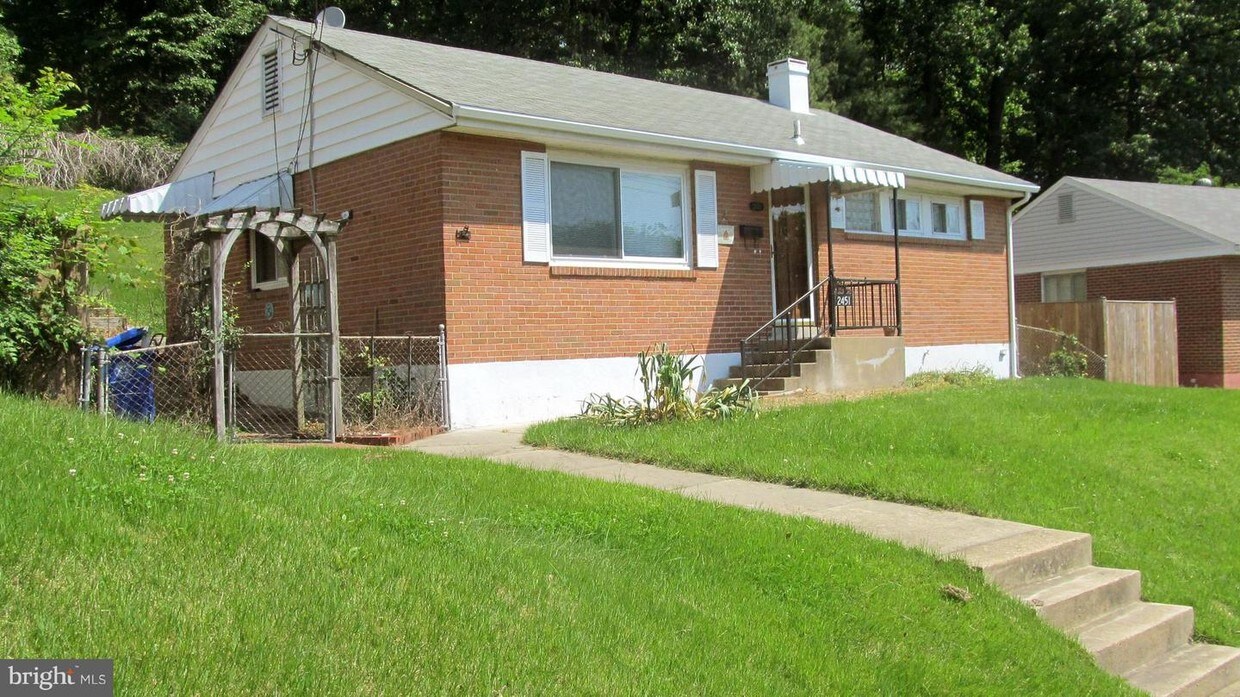 Primary Photo - 2451 S Culpeper St