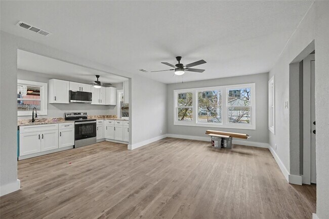 Foto del edificio - 4220 Ramey Ave