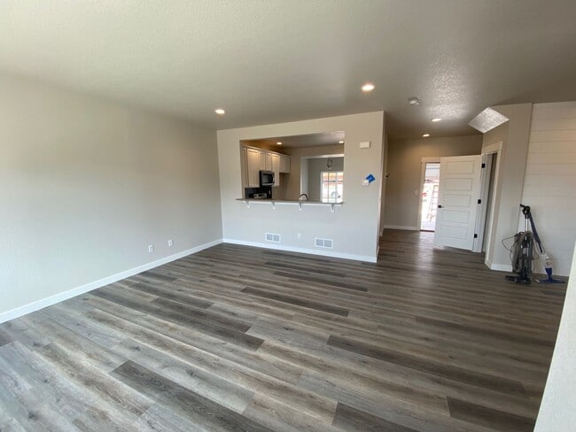Building Photo - Beautiful BRAND NEW townhome in Chimney Park!