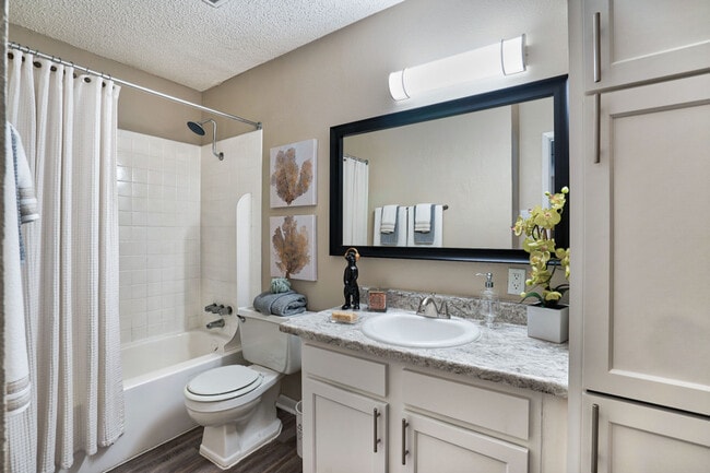 Building Photo - The Palm on SPID