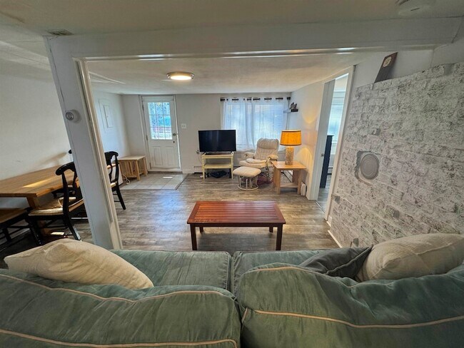 Foto del edificio - 159 Hills Beach Rd