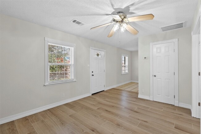 Building Photo - 234 Cortlandt St