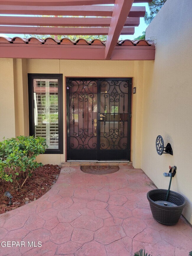 Foto del edificio - 817 Lakeway Dr