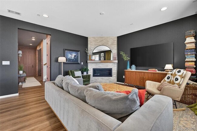 Foto del edificio - 949 N Undergrove Way
