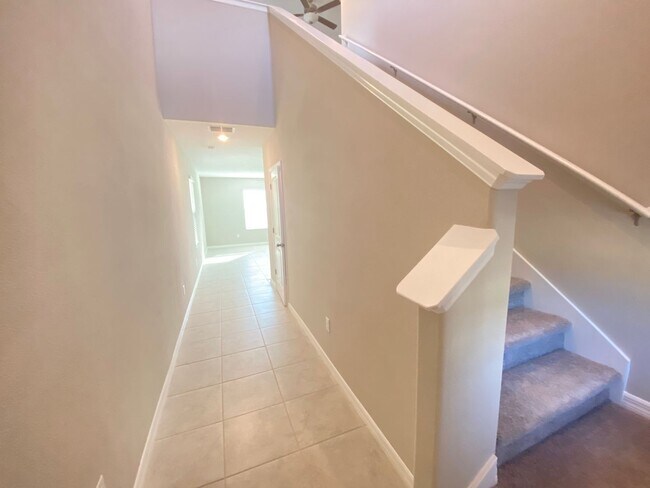 Building Photo - 7127 Samuel Ivy- Beautiful 2 story Tampa home