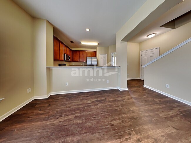 Building Photo - 211 Meadow Wood Rd