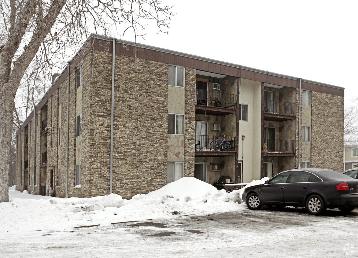 Primary Photo - Burnsville Pointe Aparments