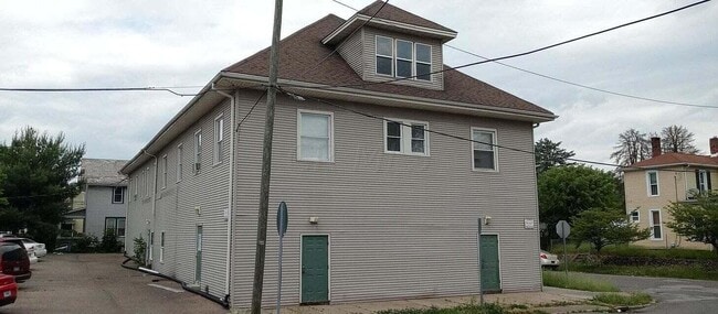 Building Photo - 403 Maple Ave