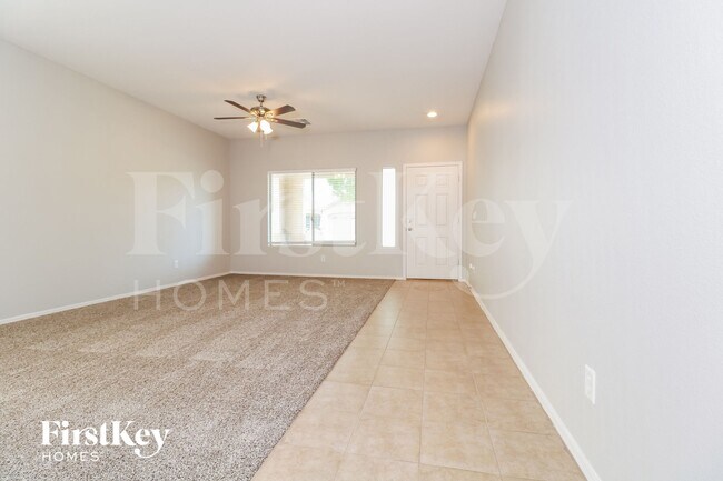 Foto del edificio - 14641 W Port Royale Ln