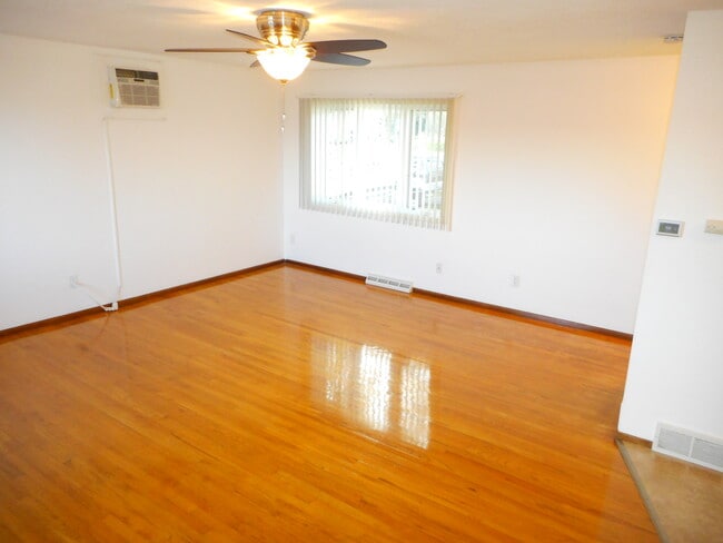 Building Photo - 1615 Reetz Rd