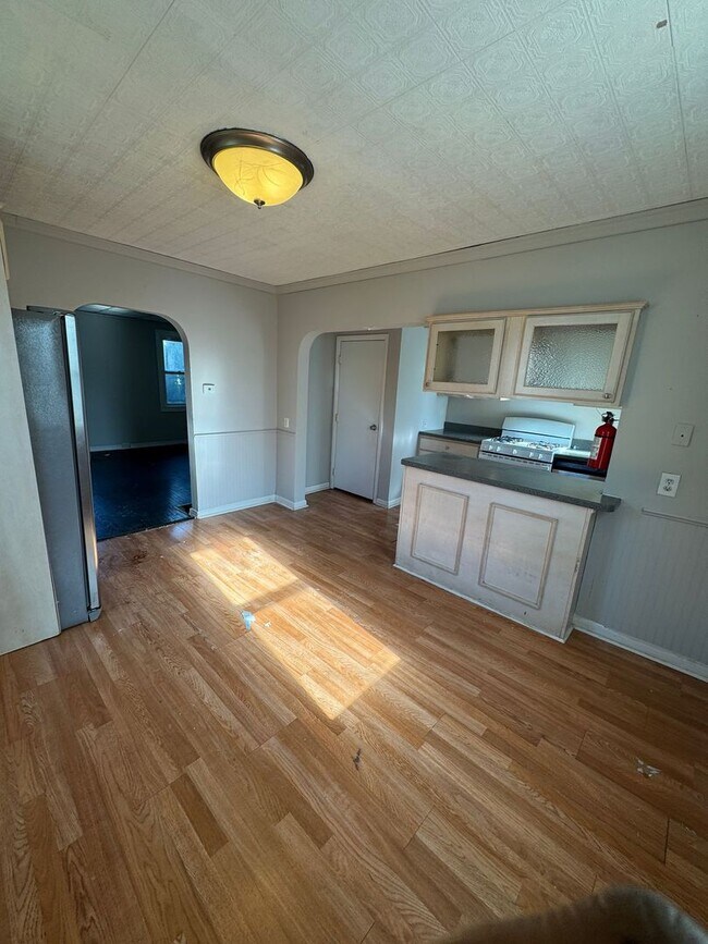 Building Photo - Spacious 3 Bedroom House with 1 bath for R...