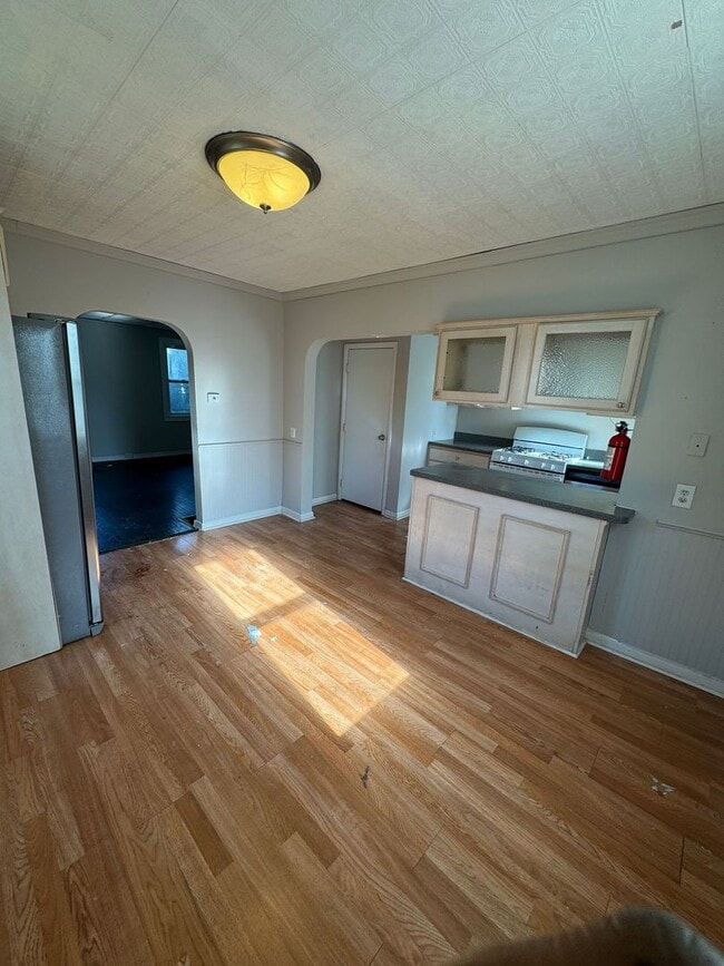 Foto del edificio - Spacious 3 Bedroom House with 1 bath for R...