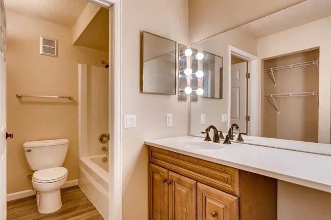 Foto del edificio - 390 Straight Creek Dr