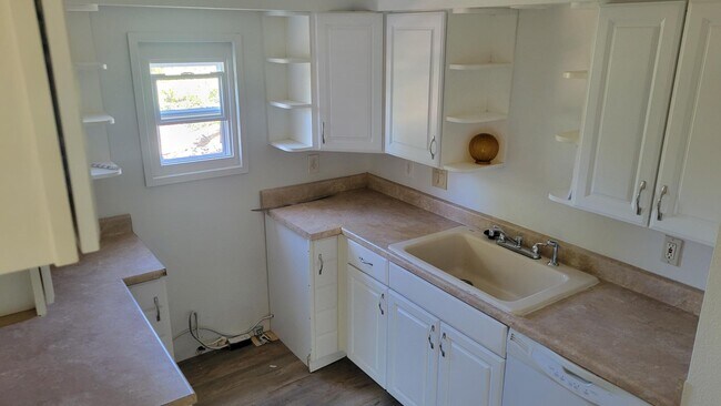 Building Photo - 419 N Rees Rd