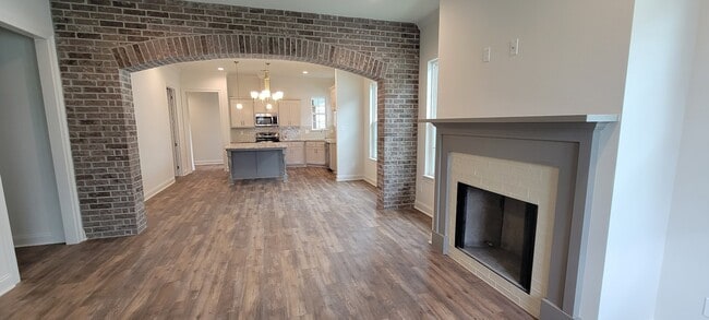 Building Photo - 204 Bennington Ln