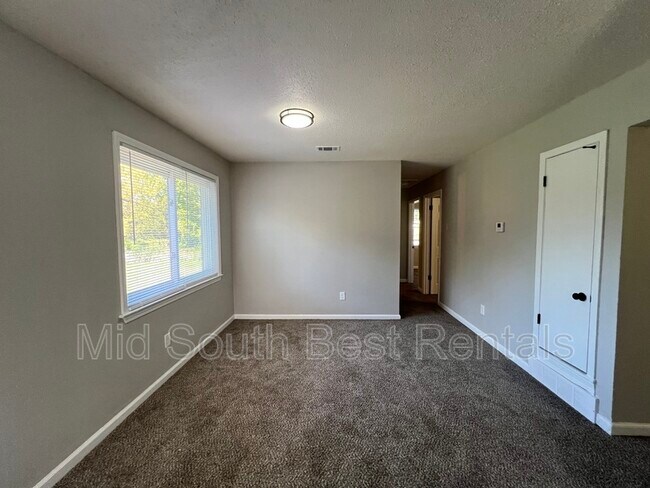 Building Photo - 4227 Tomahawk St