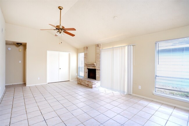 Building Photo - 11047 Grassyglen Dr