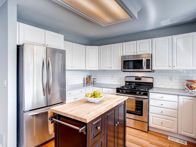 Building Photo - Gorgeous 4 Bed/3.5 Bath Home for Rent!