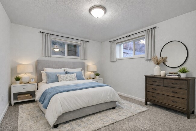 Foto del edificio - $1,270.95 with FIRST FULL MONTH'S FREE RENT  - 2 Bedrooms, 1 Bathroom, Condo in Denver with Cozy ...