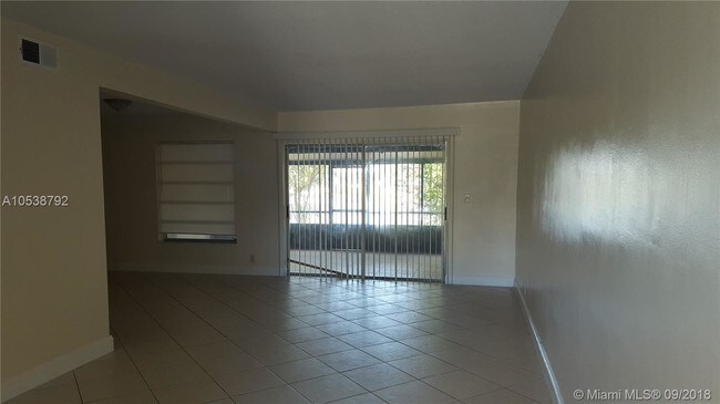 Building Photo - 445 Sunshine Dr