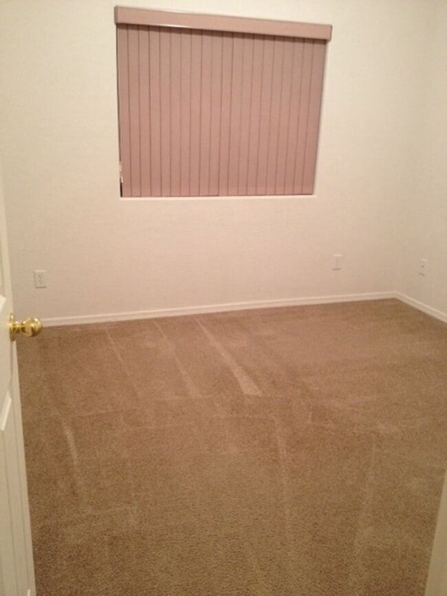 Foto del edificio - 6956 E Sandhurst Dr