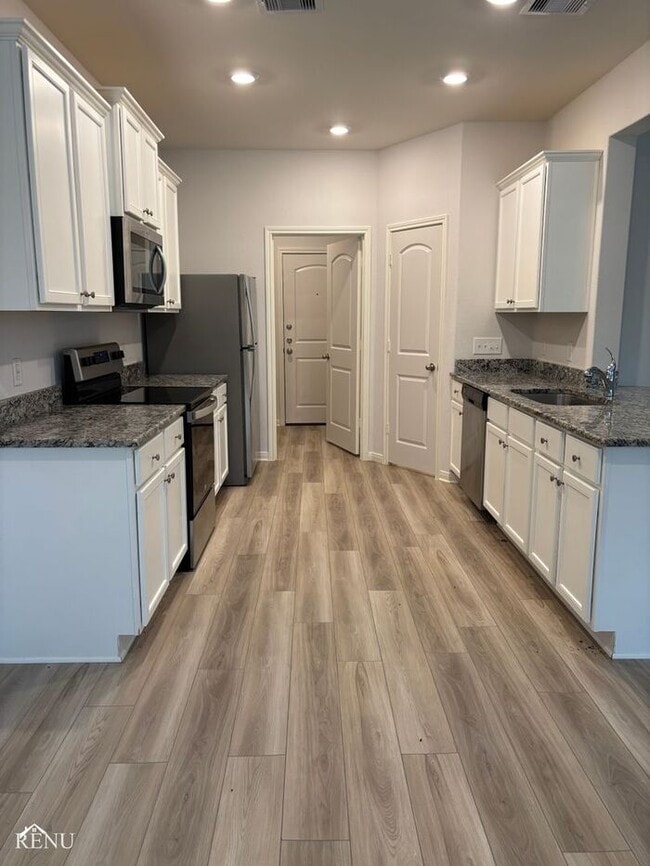 Building Photo - 10494 Sweetwater Creek Dr