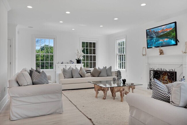 Building Photo - 131 Flying Point Rd