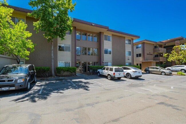 Building Photo - 1305 Webster St