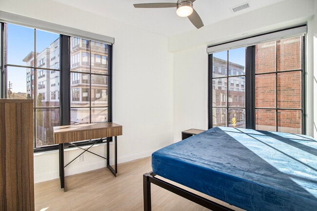 Building Photo - The Point