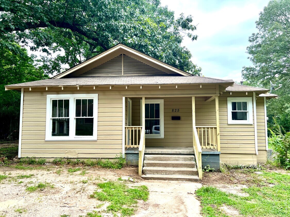 Foto principal - 825 Lincoln St