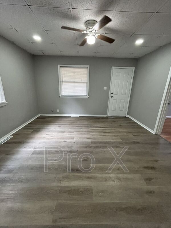 Foto del edificio - 612 E 10th St
