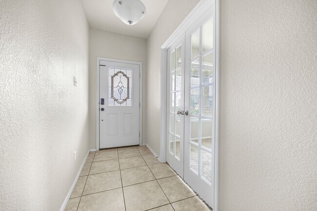 Foto del edificio - 1414 Fawn Lily Dr