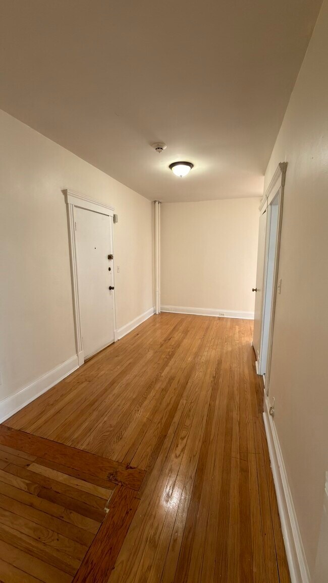 Foto del edificio - 374 Chestnut Hill Ave