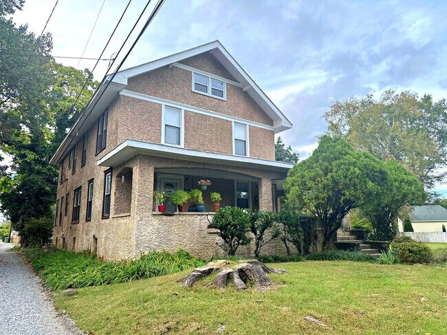 Foto del edificio - Bellevue - 2 Bedroom Apartment