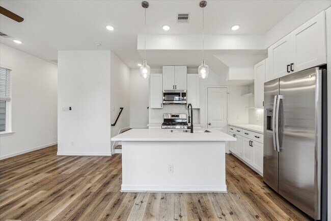 Building Photo - 2333 Hoskins Dr