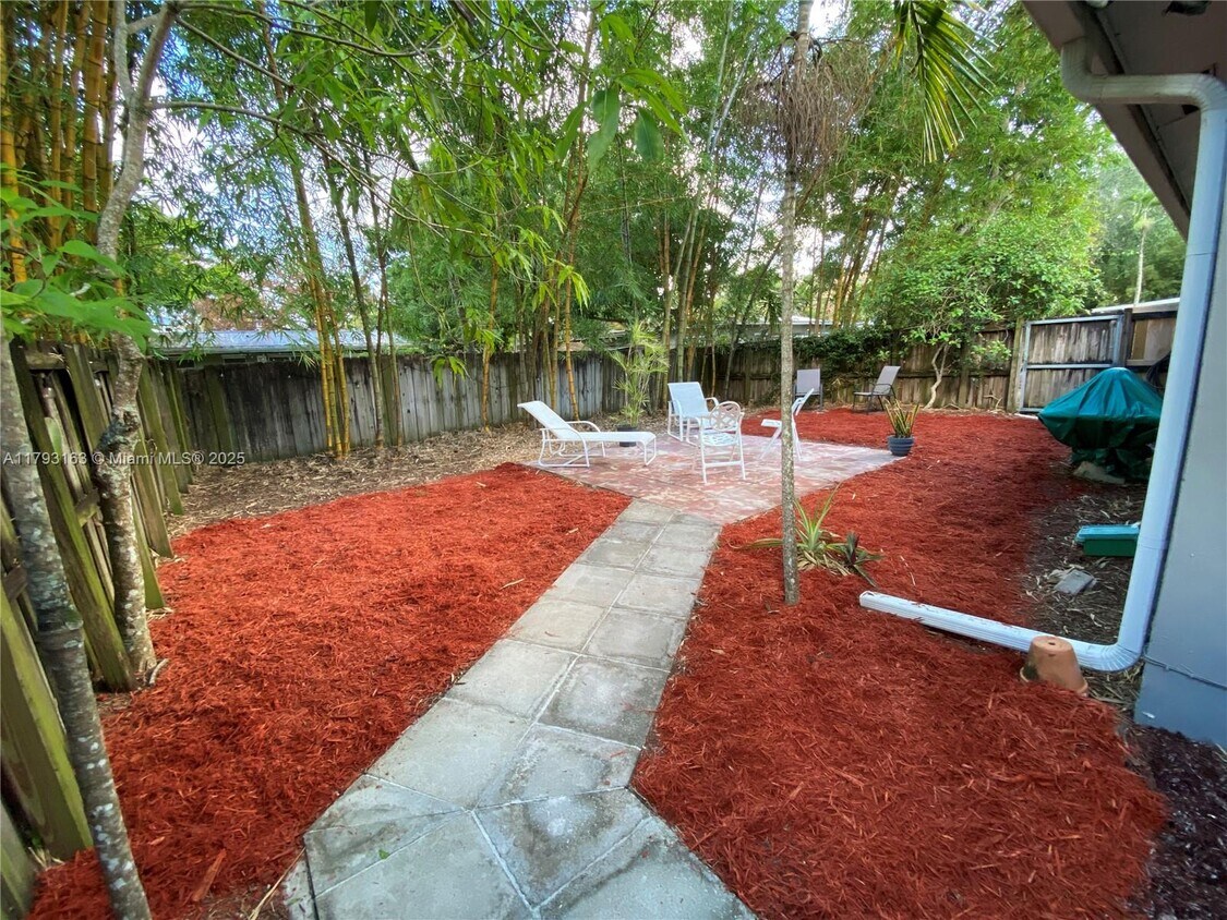 Primary Photo - 1220 SW 4th St
