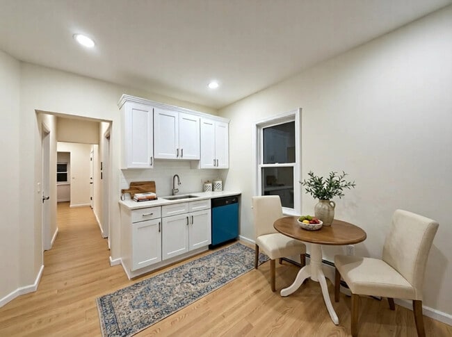 Virtually staged kitchen - 356 Carnegie Pl