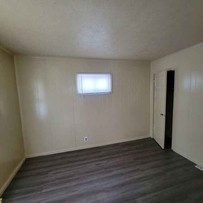 Building Photo - 3 Bedroom Southeast home