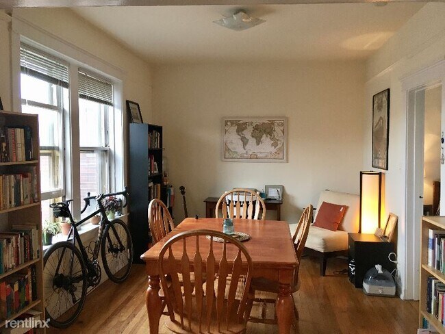 Foto del edificio - 1507 N Hoyne Ave