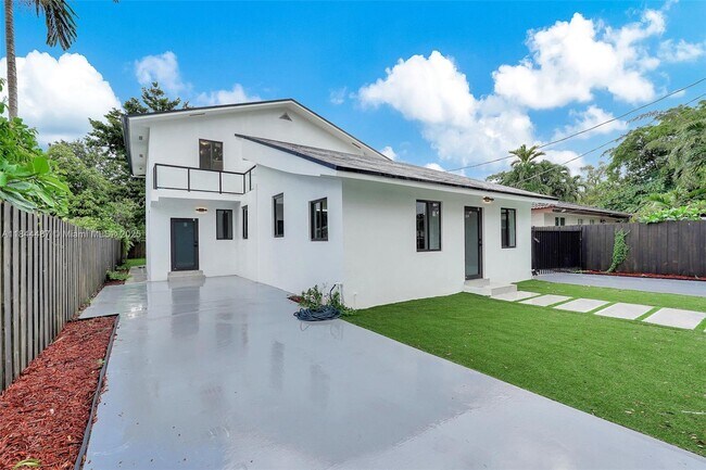 Foto del edificio - 972 SW 44th Ave